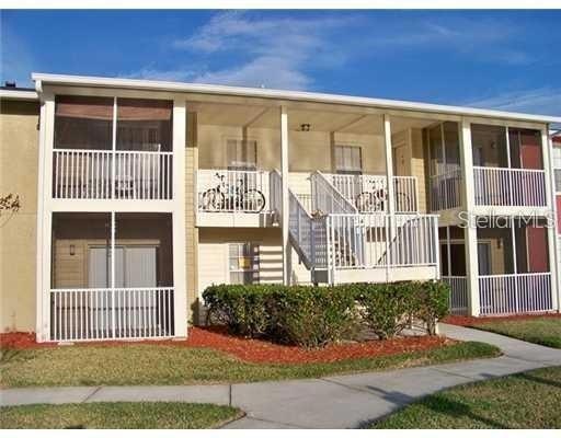 209 Lake Brook Cir, Unit 206 in Brandon, FL - Building Photo