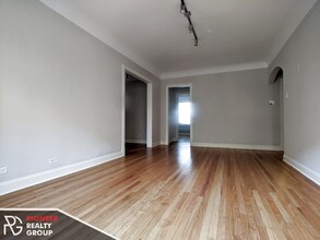2315 N Rockwell St, Unit 2325-3A in Chicago, IL - Building Photo - Building Photo
