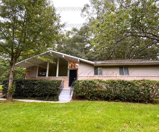 property at 1020 Eisenhower Ct SE