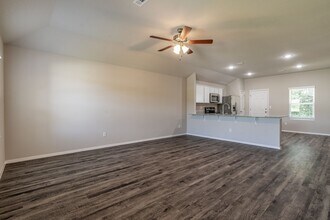 1236 S Kingfisher Ln in Fayetteville, AR - Foto de edificio - Building Photo