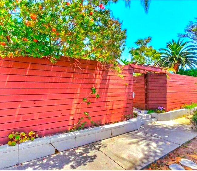 340 Rennie Ave, Unit Bungalow #2