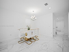 10343 NW 70th Ln in Doral, FL - Building Photo - Building Photo