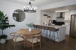 4530 SW 68th Court Cir in Miami, FL - Building Photo