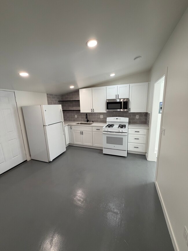 8119 McNulty Ave in Winnetka, CA - Building Photo - Building Photo