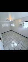 7418 Oscar Dr, Unit 2 (Shared) in Deer Park, TX - Foto de edificio - Building Photo