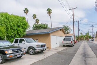 223-227 S Wayfield St in Orange, CA - Building Photo - Building Photo