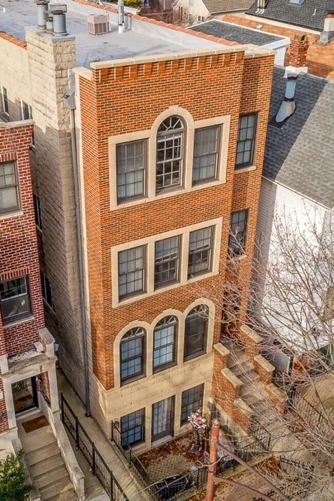 2510 N Southport Ave, Unit 1 in Chicago, IL - Building Photo - Building Photo