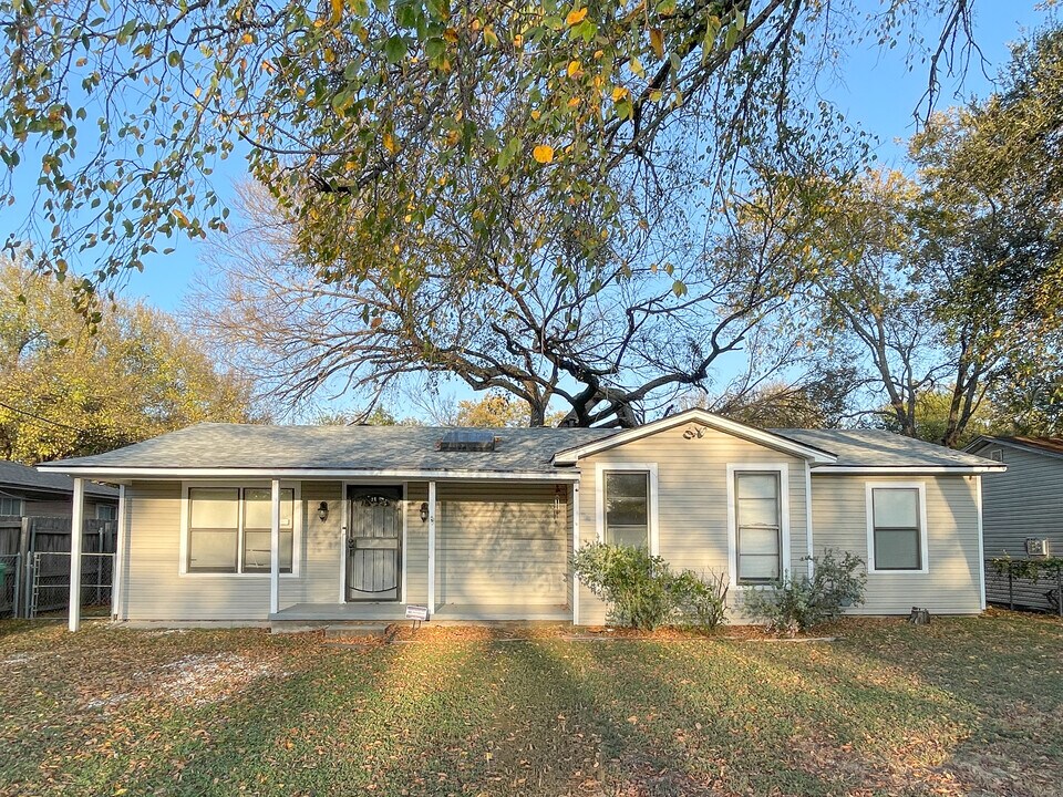 207 N Bermuda St in Waco, TX - Foto de edificio