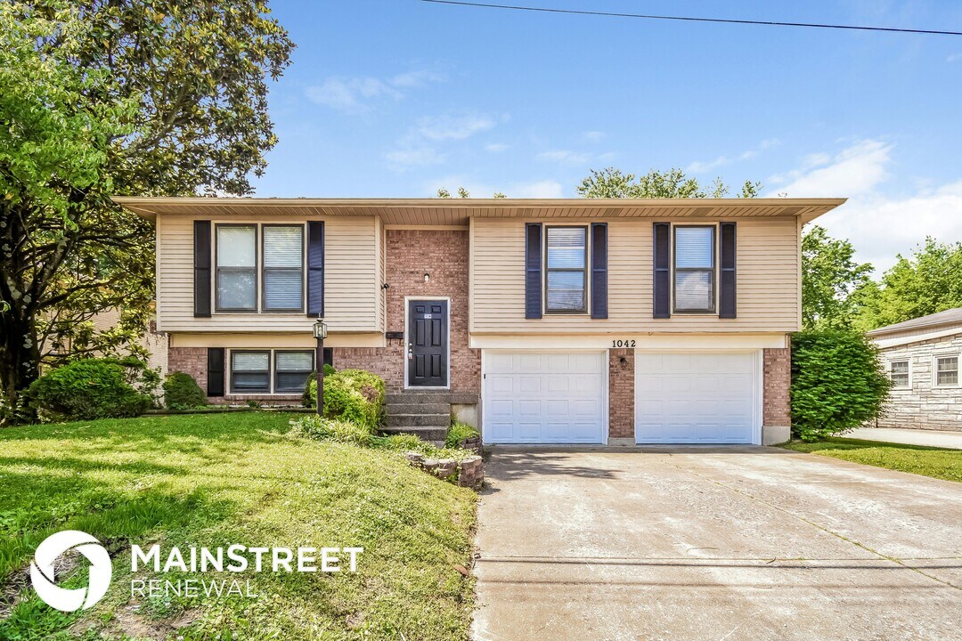 1042 Cristland Rd in Louisville, KY - Building Photo