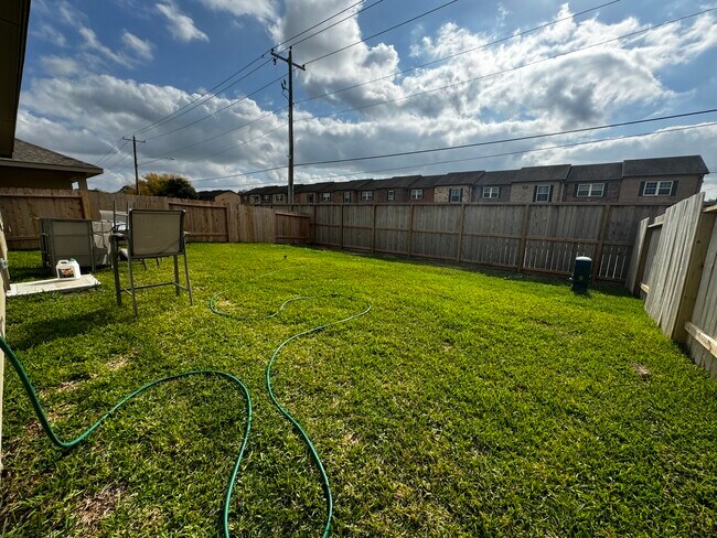 274 Bennett Loop in Angleton, TX - Building Photo - Building Photo