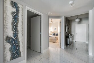 2650 Lake Shore Dr in West Palm Beach, FL - Building Photo - Building Photo