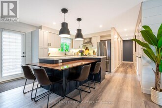 155 Napier St in Barrie, ON - Building Photo - Building Photo