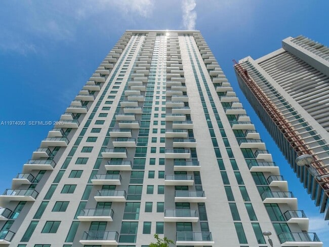 501 NE 31st St, Unit 2108 in Miami, FL - Building Photo - Building Photo