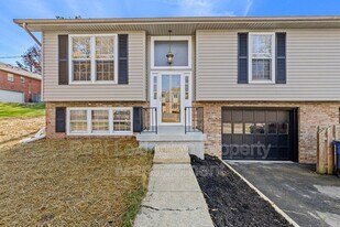 3395 Montavesta Rd in Lexington, KY - Building Photo