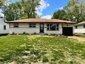 135 Pompano Ln in Florissant, MO - Building Photo - Building Photo