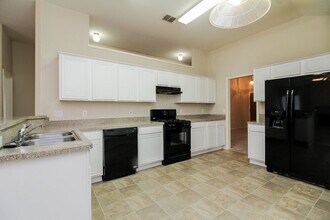 2807 N Hampton Dr in Grand Prairie, TX - Building Photo - Building Photo