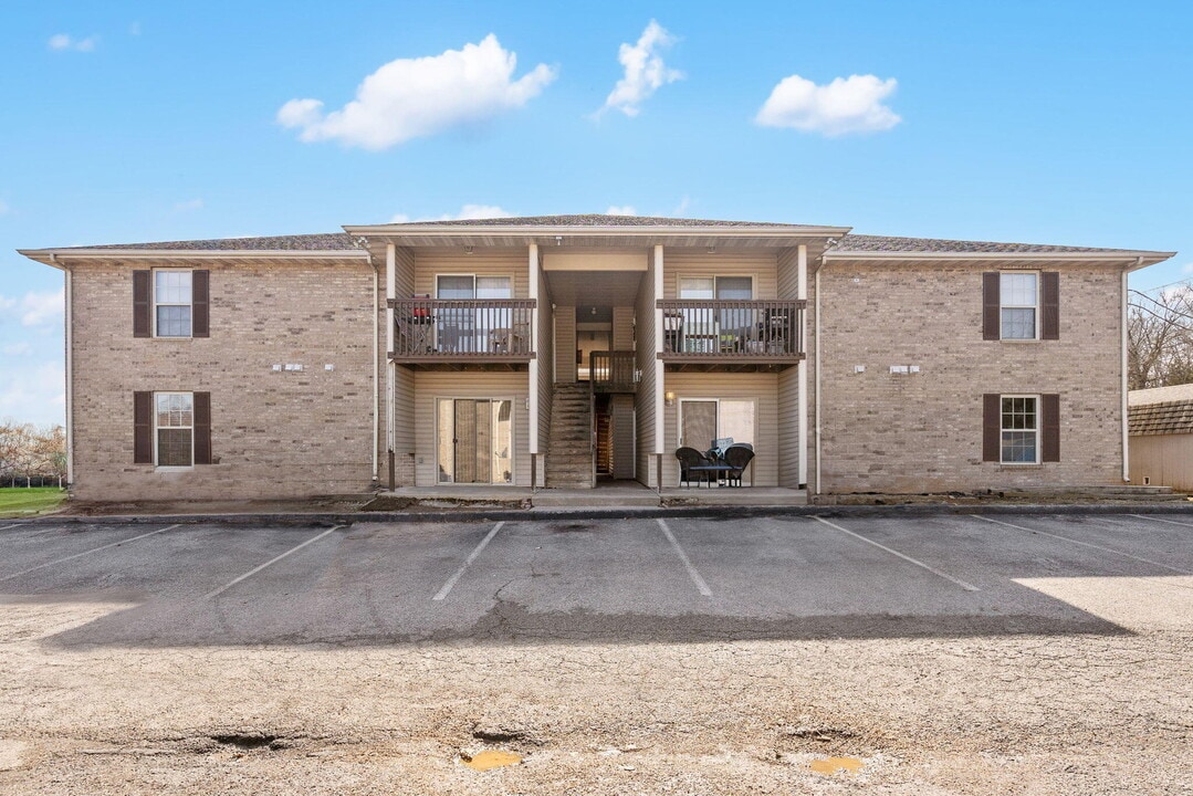 2139 Southfork Dr in Ozark, MO - Foto de edificio