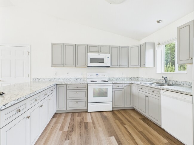 1771 Dallas Dr in North Pole, AK - Building Photo - Building Photo