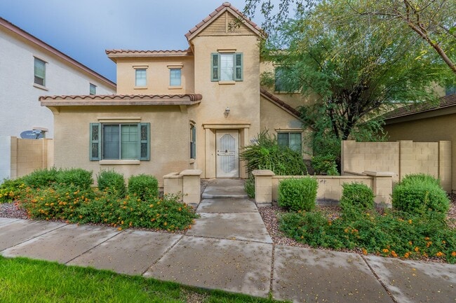 14038 W Country Gables Dr in Surprise, AZ - Building Photo - Building Photo