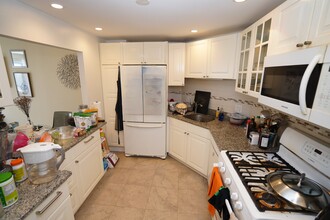 22 Chestnut Pl, Unit 403 in Brookline, MA - Building Photo - Building Photo