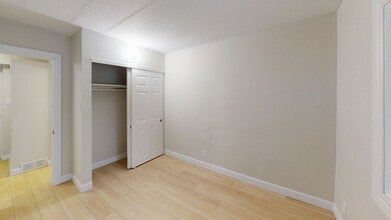 Britannia Park in Ottawa, ON - Building Photo - Building Photo