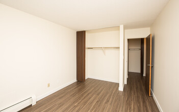 Bear Ridge Manor in Grande Prairie, AB - Building Photo - Building Photo