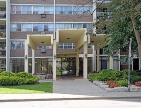 Robinson Place Apartments in Hamilton, ON - Building Photo - Building Photo