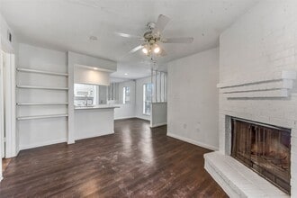 250 El Dorado Blvd in Webster, TX - Foto de edificio - Building Photo