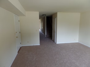 315 Creekside Dr in Bloomingdale, IL - Building Photo - Building Photo