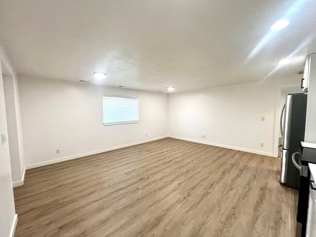 2566 W 3900 N, Unit Basement Apartment in Farr West, UT - Building Photo - Building Photo