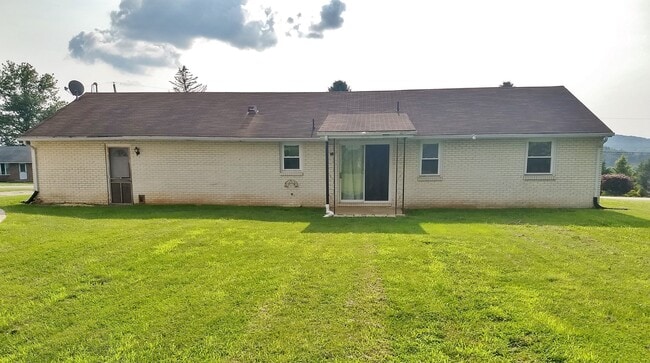 1647 Haar Rd in Spring Grove, PA - Building Photo - Building Photo