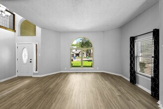 9715 Quiet Lake in San Antonio, TX - Foto de edificio - Building Photo
