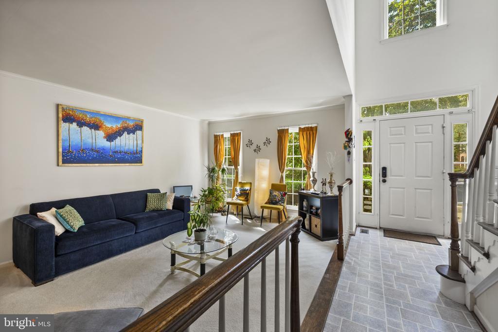 7401 Crestberry Ln in Bethesda, MD - Building Photo