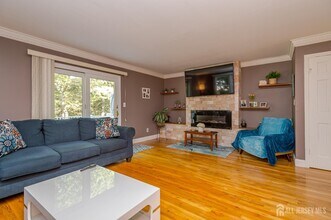 118 Buttonwood Dr in East Brunswick, NJ - Building Photo - Building Photo