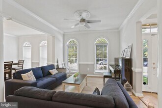 24906 Earlsford Dr in Chantilly, VA - Building Photo - Building Photo