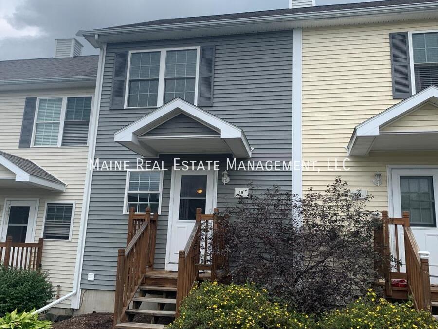 10 River Village Dr in Milford, ME - Building Photo