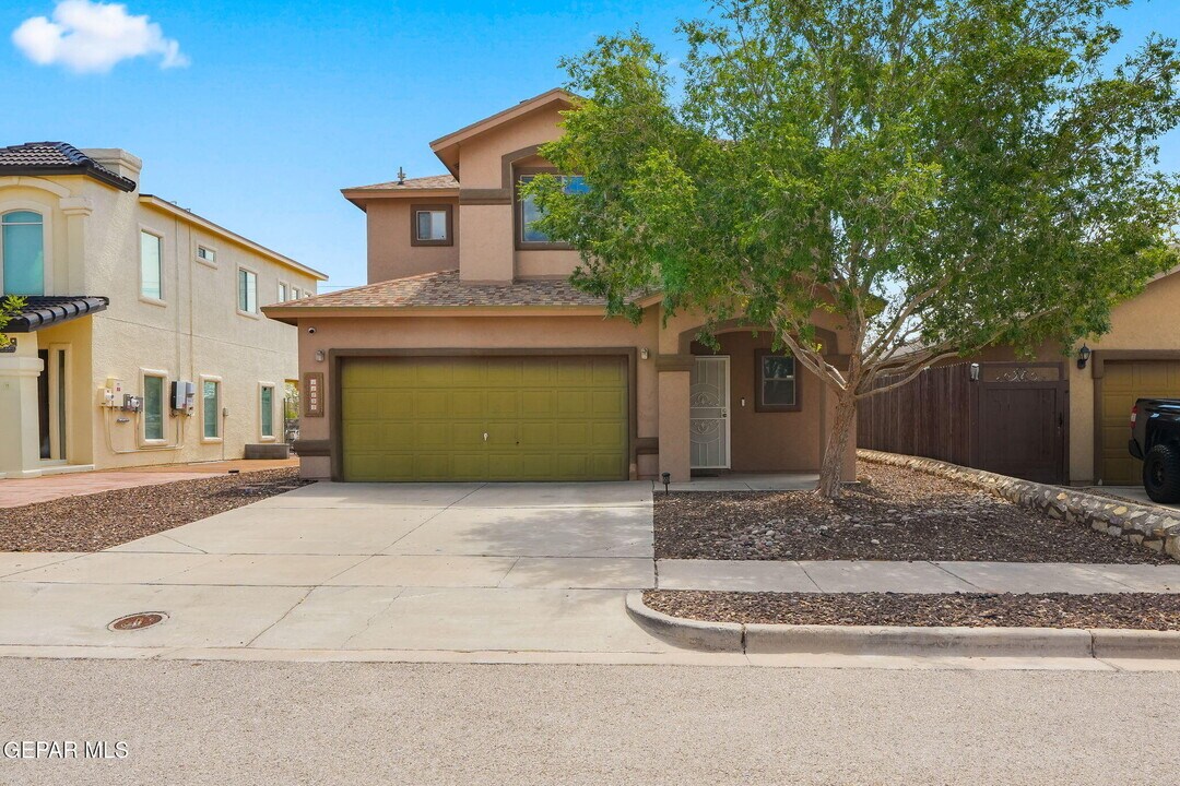 11292 Blue Barrel St in El Paso, TX - Building Photo