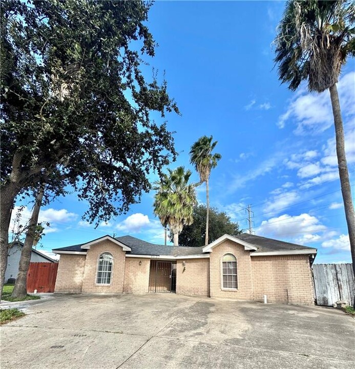 4620 N D St in McAllen, TX - Building Photo