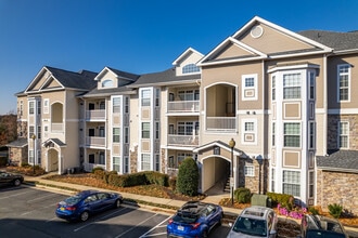 Stratford Club in Leesburg, VA - Foto de edificio - Building Photo