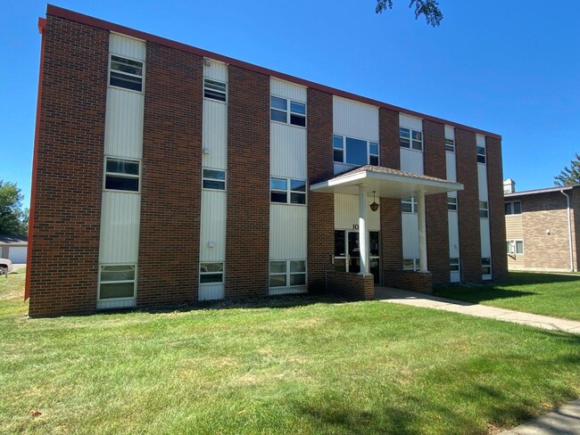 Westgate Apartments in Brookings, SD - Foto de edificio - Building Photo