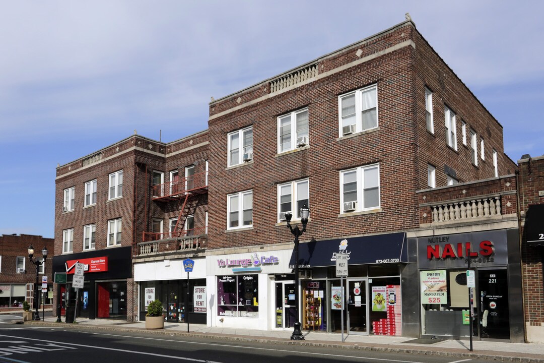 215 Franklin Ave in Nutley, NJ - Building Photo