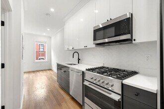 7 Grove St, Unit 4 in Boston, MA - Foto de edificio - Building Photo