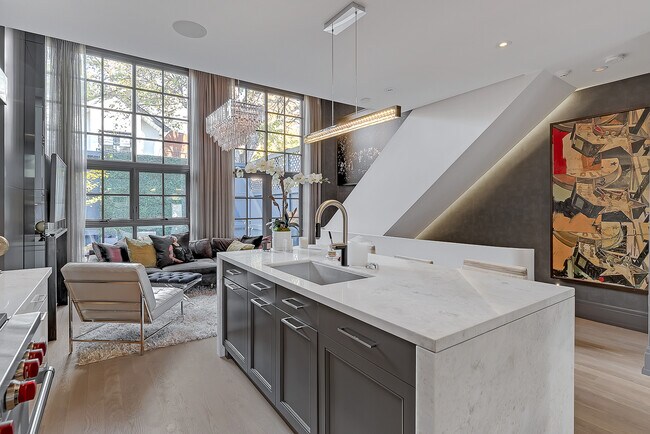 109 Hazelton Ave in Toronto, ON - Building Photo - Building Photo