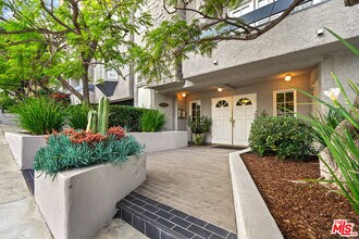 10627 Ashton Ave in Los Angeles, CA - Building Photo - Building Photo