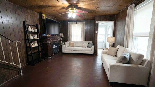 property at 43 Edgemere Ave