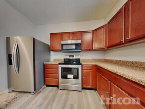 2421 Ross Common Ct in Indianapolis, IN - Foto de edificio - Building Photo