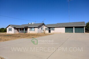 15290 Sunset Dr in Livingston, CA - Building Photo