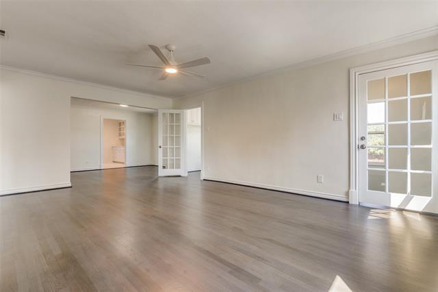 5042 W University Blvd in Dallas, TX - Foto de edificio - Building Photo
