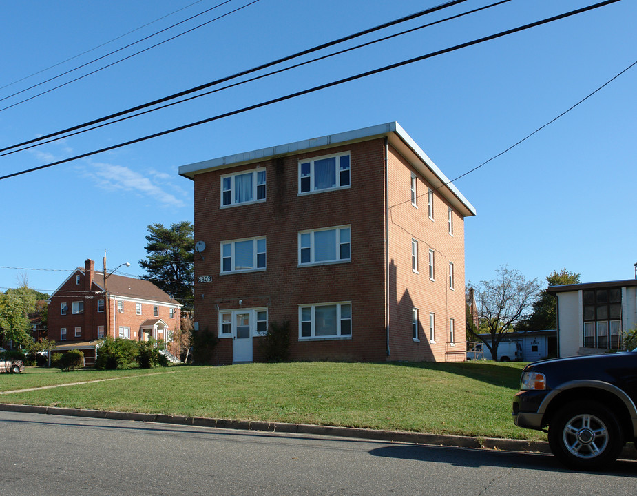 6803 Red Top Rd in Takoma Park, MD - Building Photo