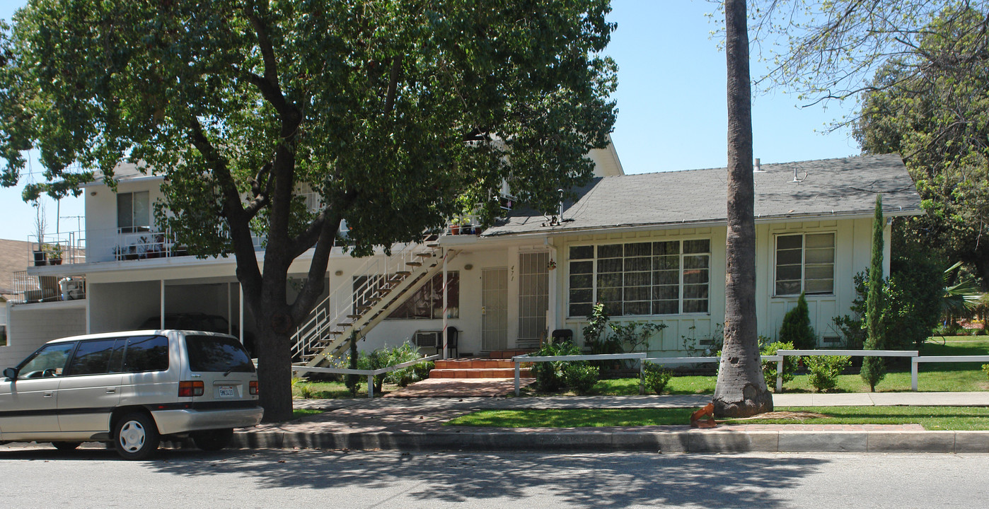 471 N Holliston Ave in Pasadena, CA - Building Photo